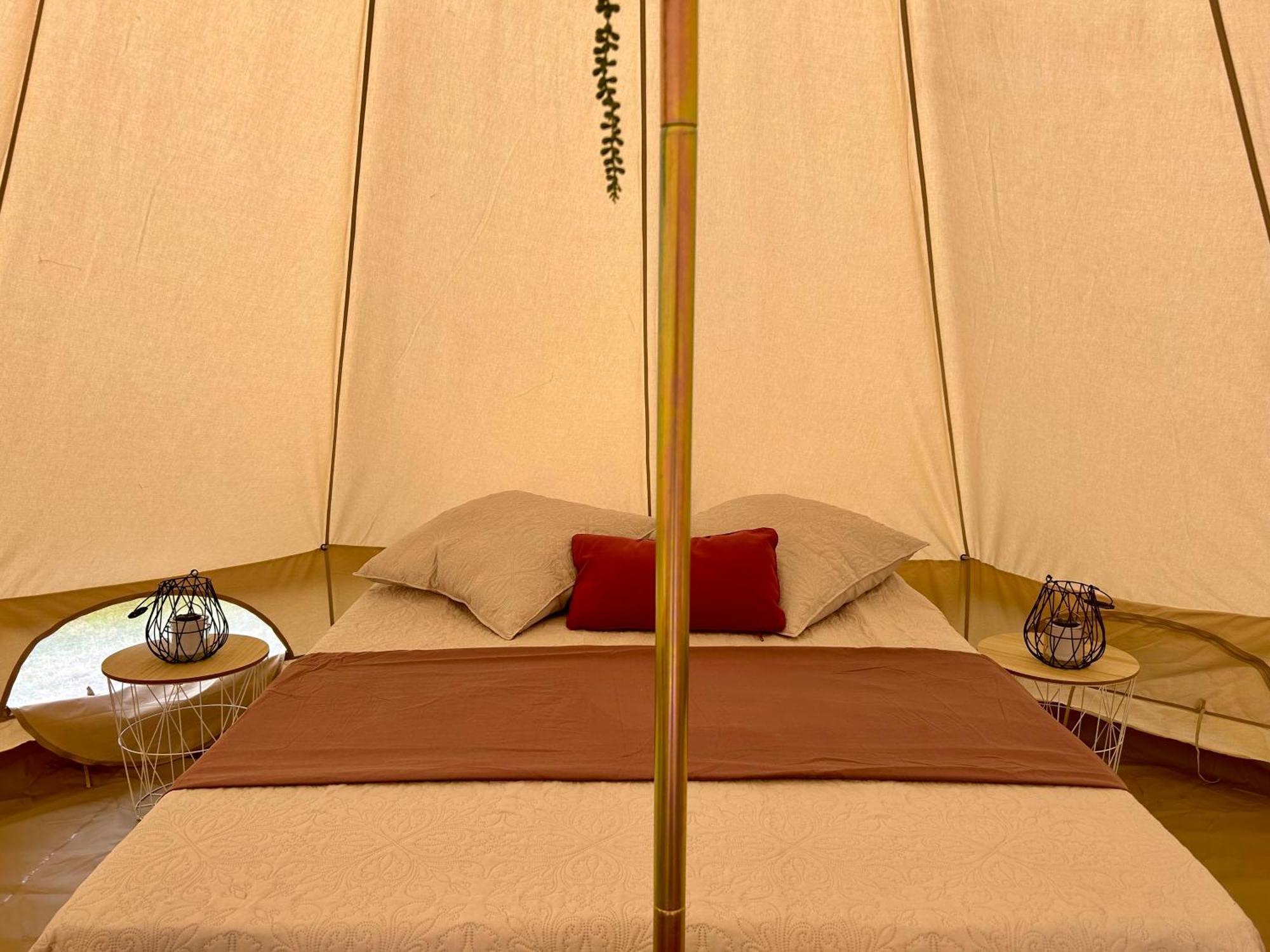 Chambre Au Jardin Tente De Charme Eguzon-Chantome Exteriér fotografie