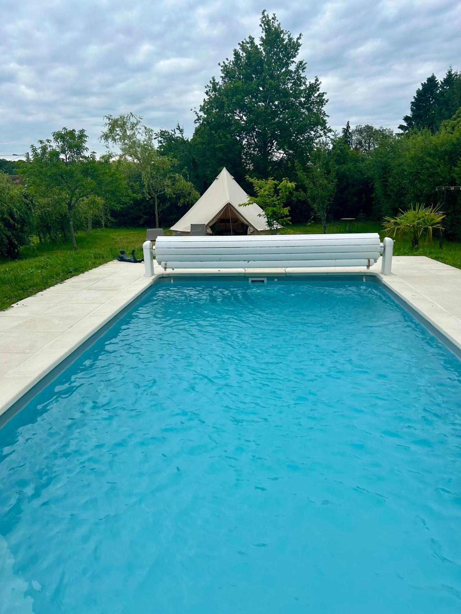Chambre Au Jardin Tente De Charme Eguzon-Chantome Exteriér fotografie