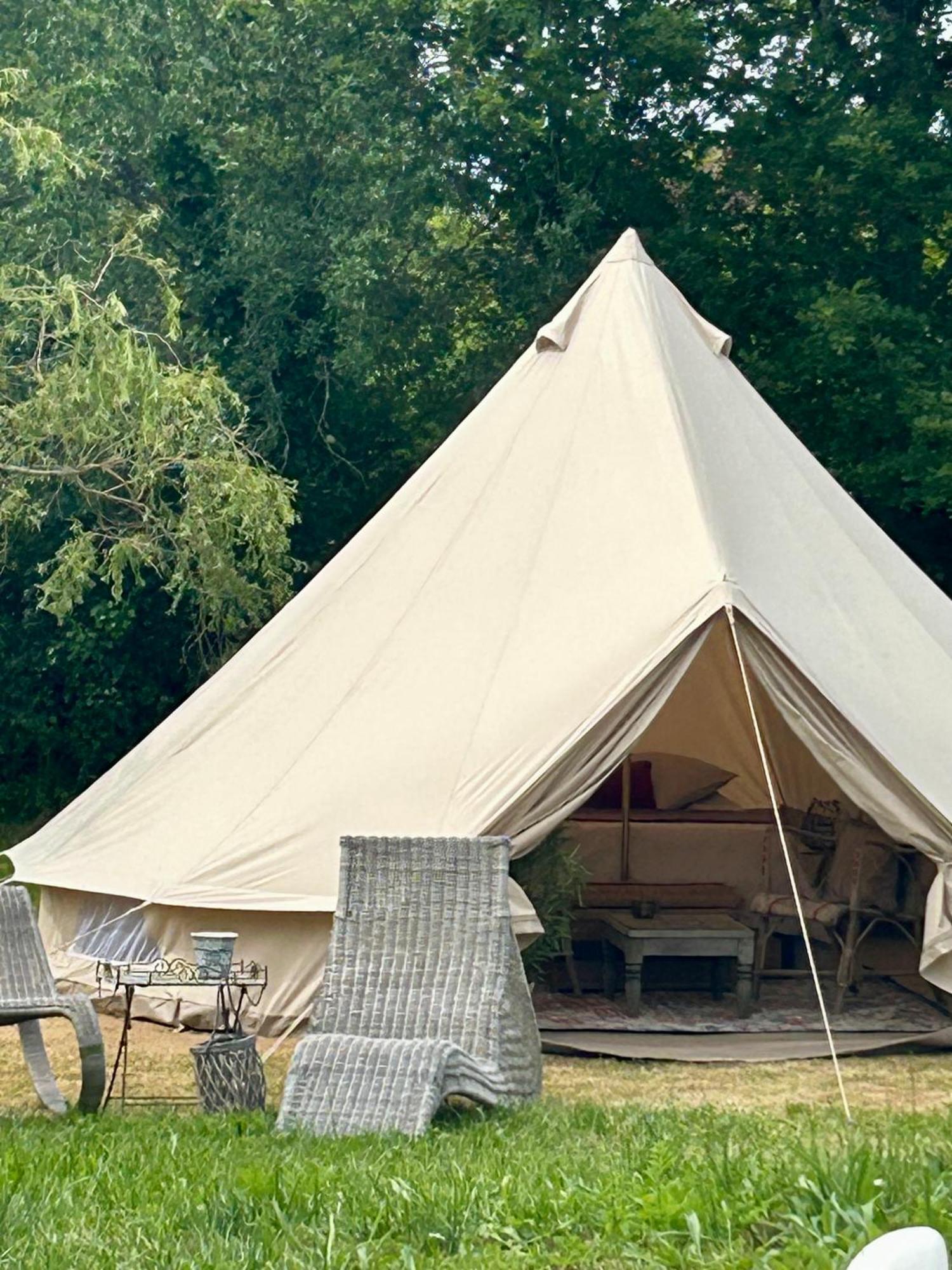 Chambre Au Jardin Tente De Charme Eguzon-Chantome Exteriér fotografie