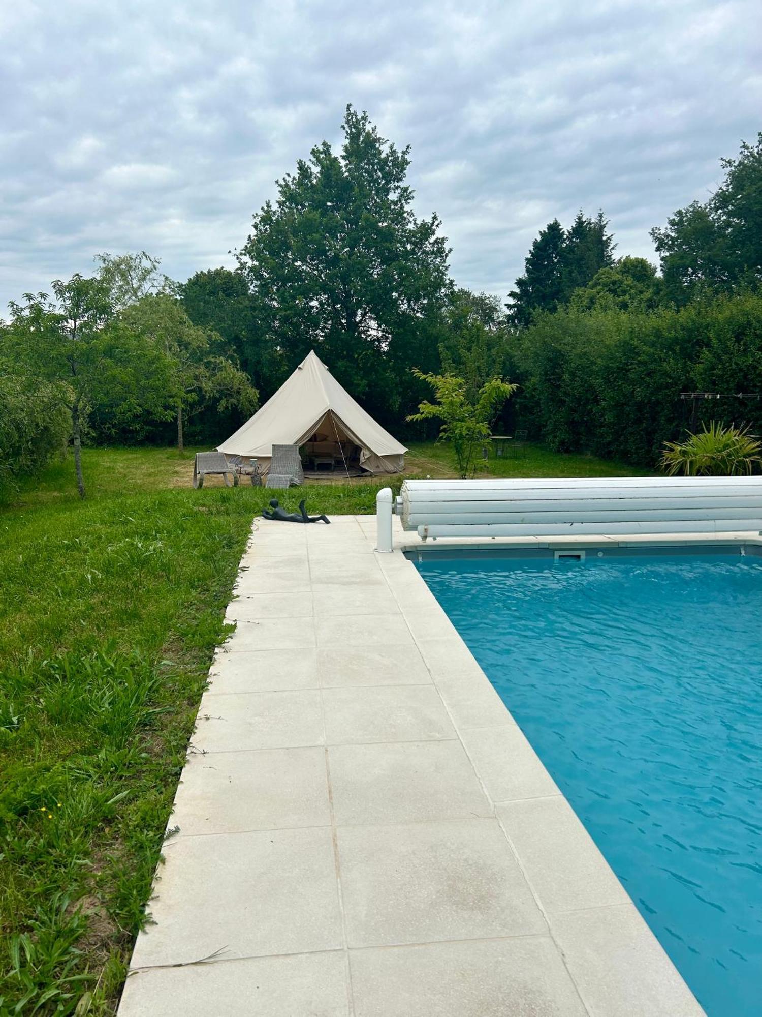Chambre Au Jardin Tente De Charme Eguzon-Chantome Exteriér fotografie