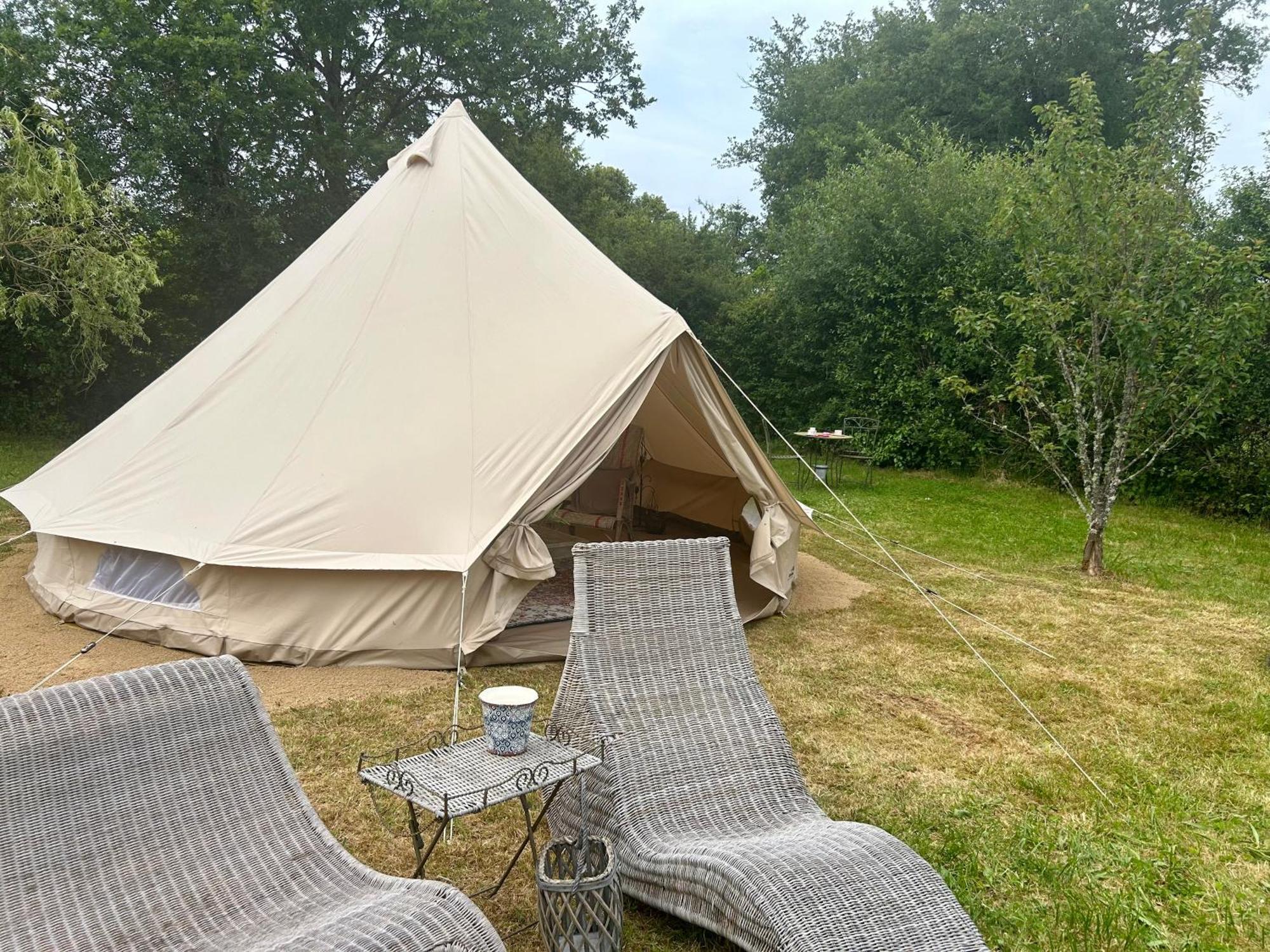 Chambre Au Jardin Tente De Charme Eguzon-Chantome Exteriér fotografie
