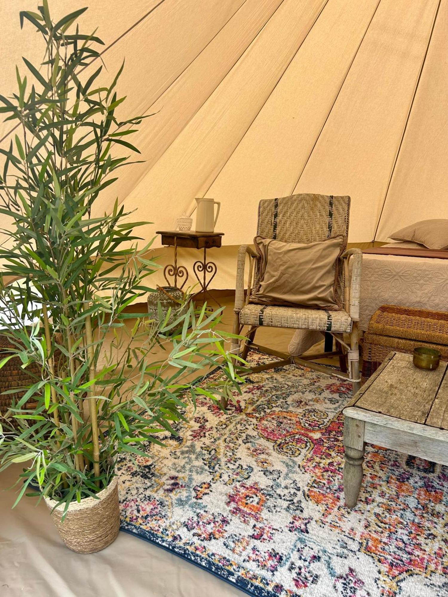 Chambre Au Jardin Tente De Charme Eguzon-Chantome Exteriér fotografie