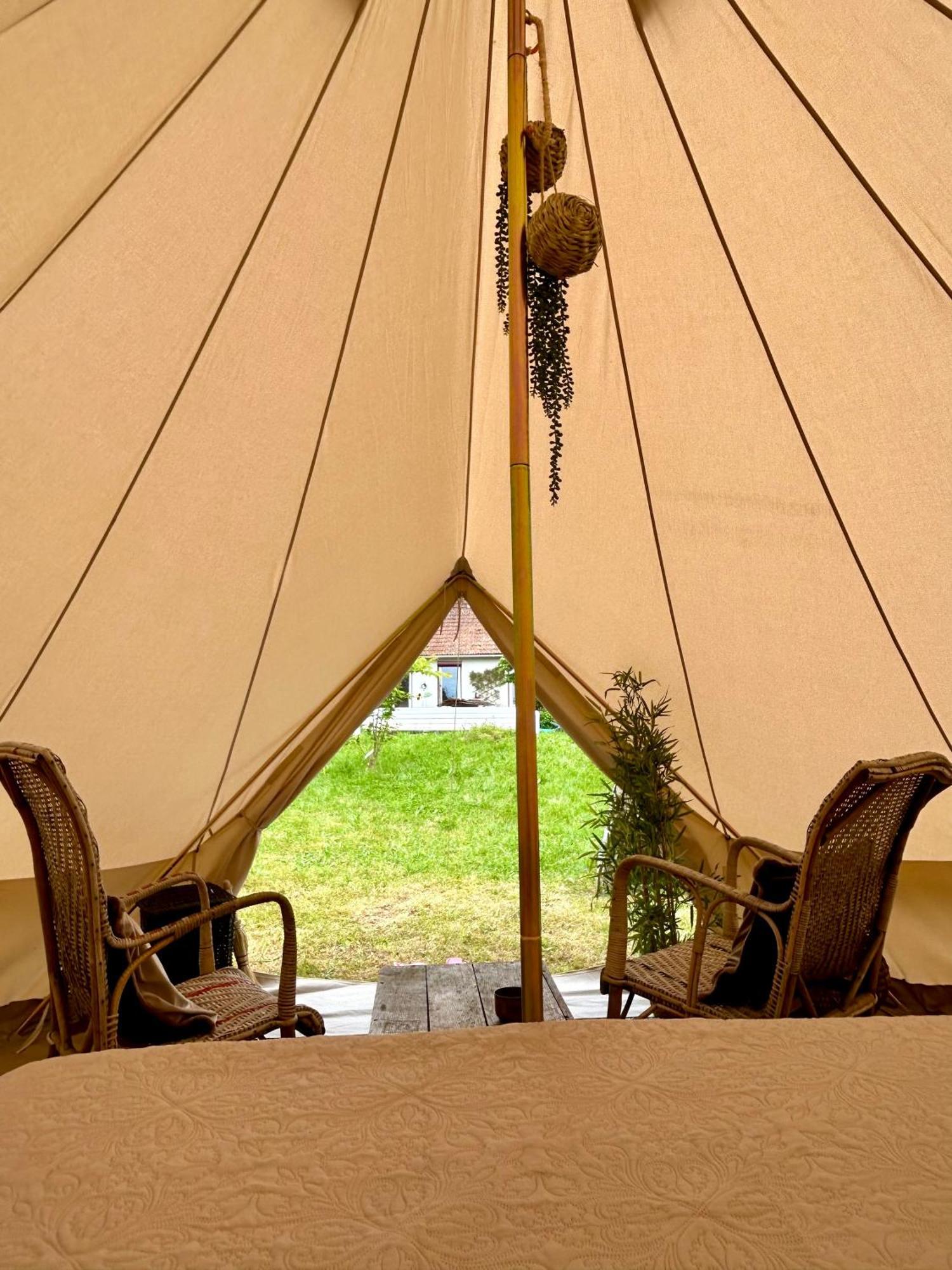 Chambre Au Jardin Tente De Charme Eguzon-Chantome Exteriér fotografie